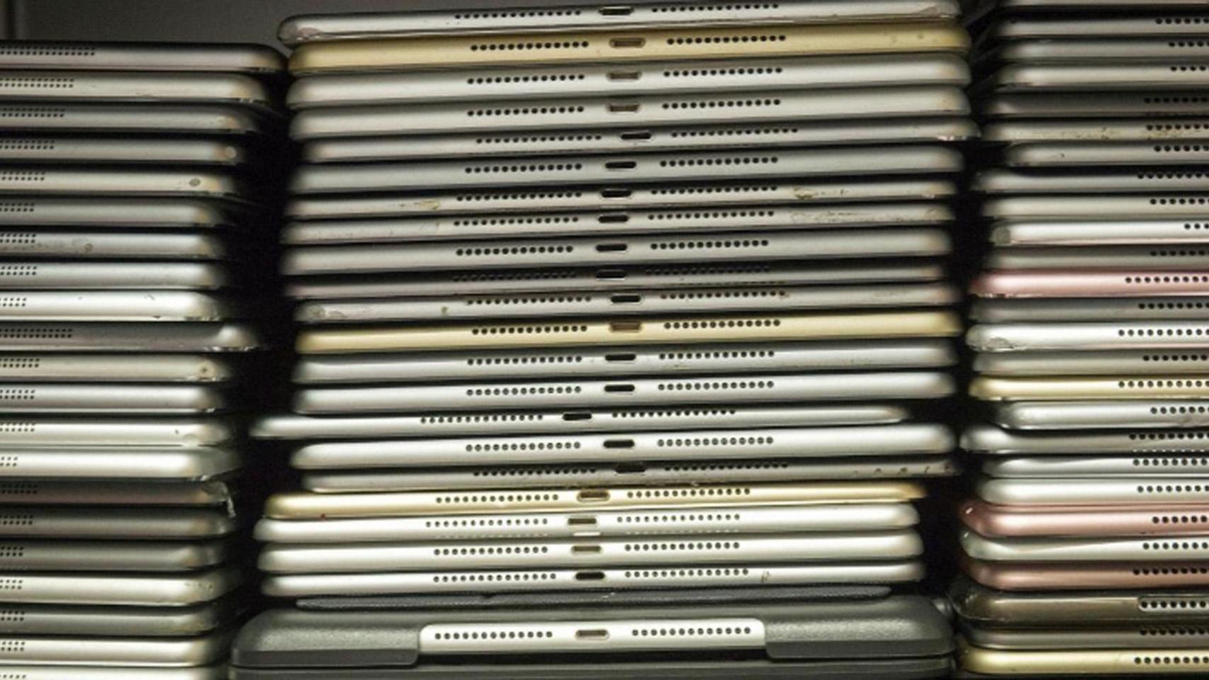 Tablets apiladas en el consistorio.