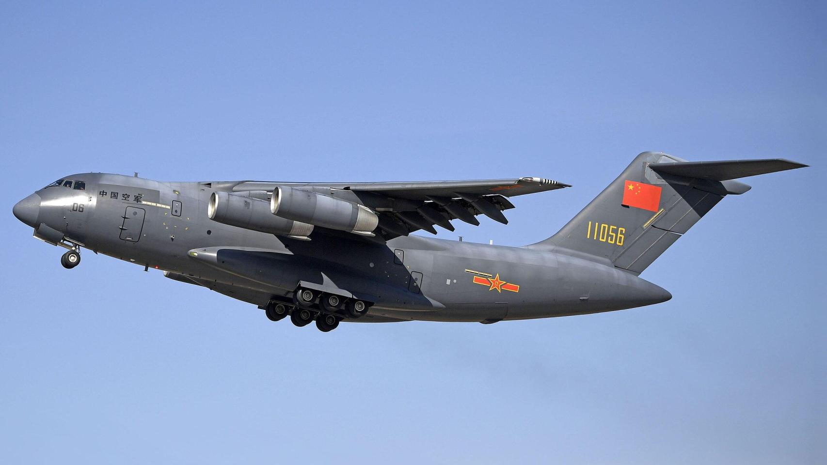 Avión de transporte Y-20 de China