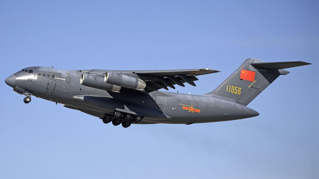Avión de transporte Y-20 de China