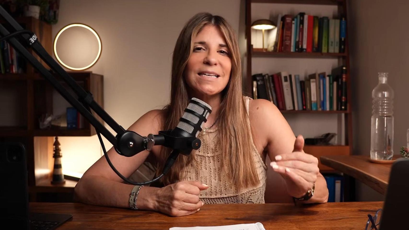 La economista Montse Cespedosa en un vídeo de YouTube (captura)