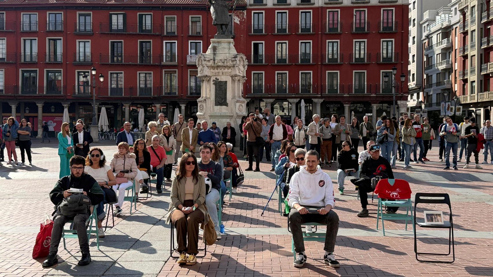 La interpretación en la Plaza Mayor de Valladolid sobre la importancia de cuidar la salud mental