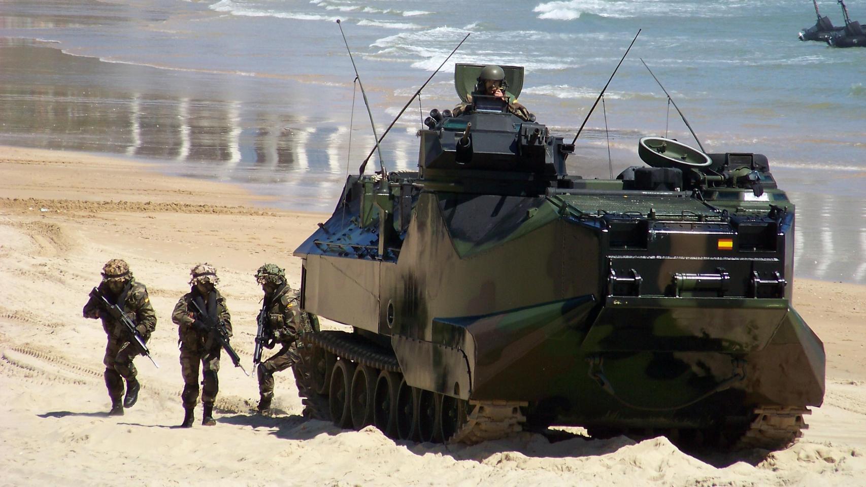 Ejercicio de Asalto anfibio de la Infantería de Marina empleando el AAV