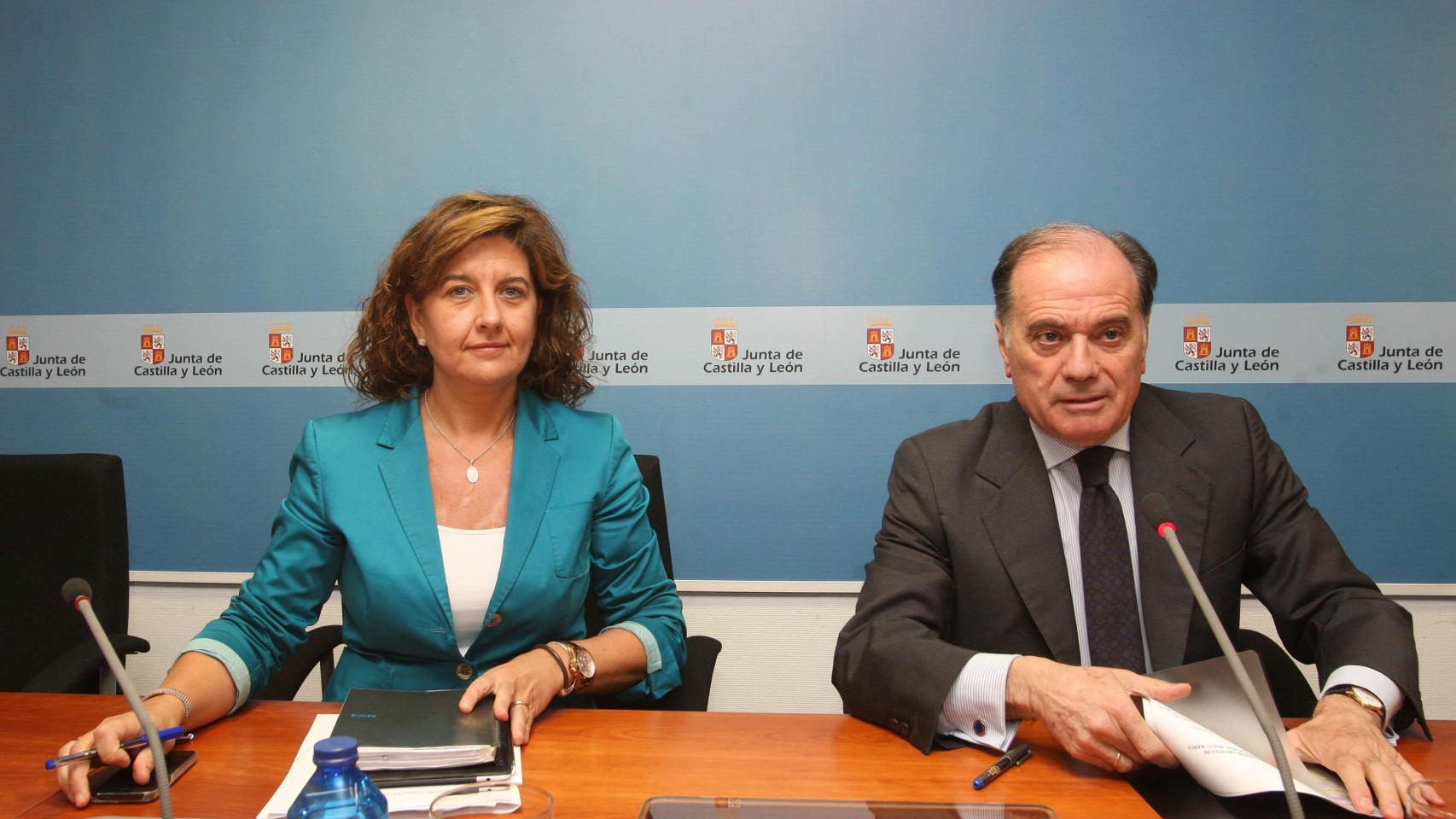 La exviceconsejera de Economía Begoña Hernández junto al exconsejero de Economía fallecido Tomás Villanueva en una foto de 2013.