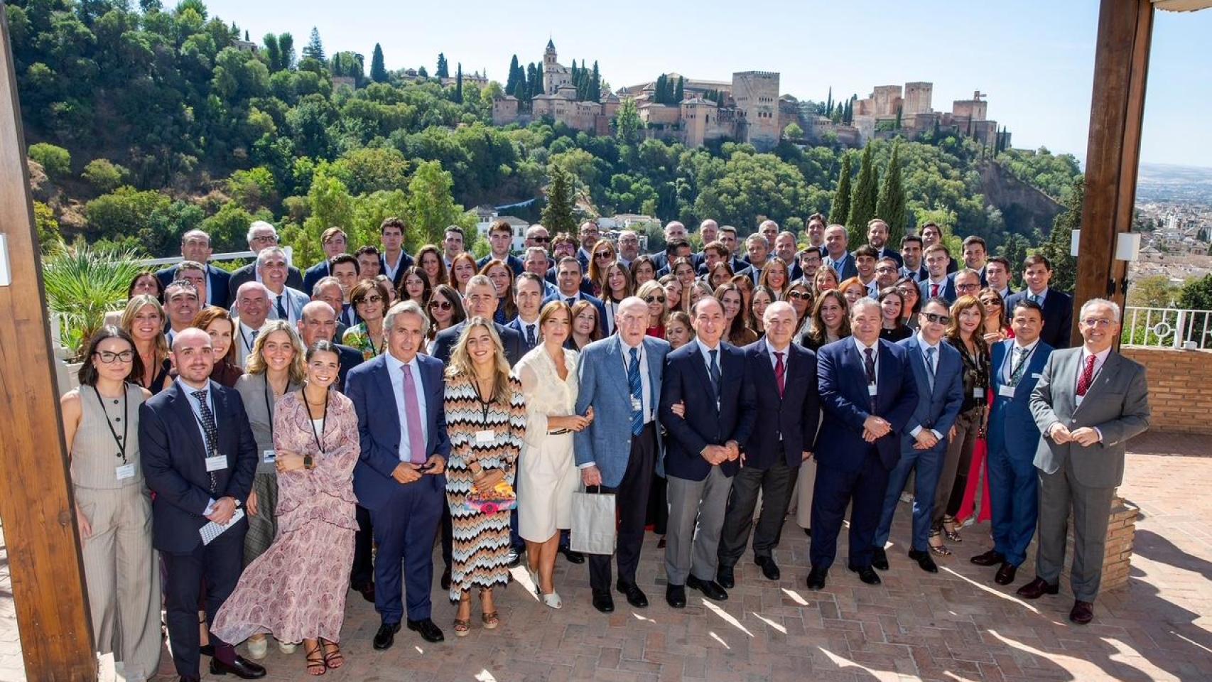 Directivos y trabajadores de Garántia en su VII convención anual celebrada en Granada.