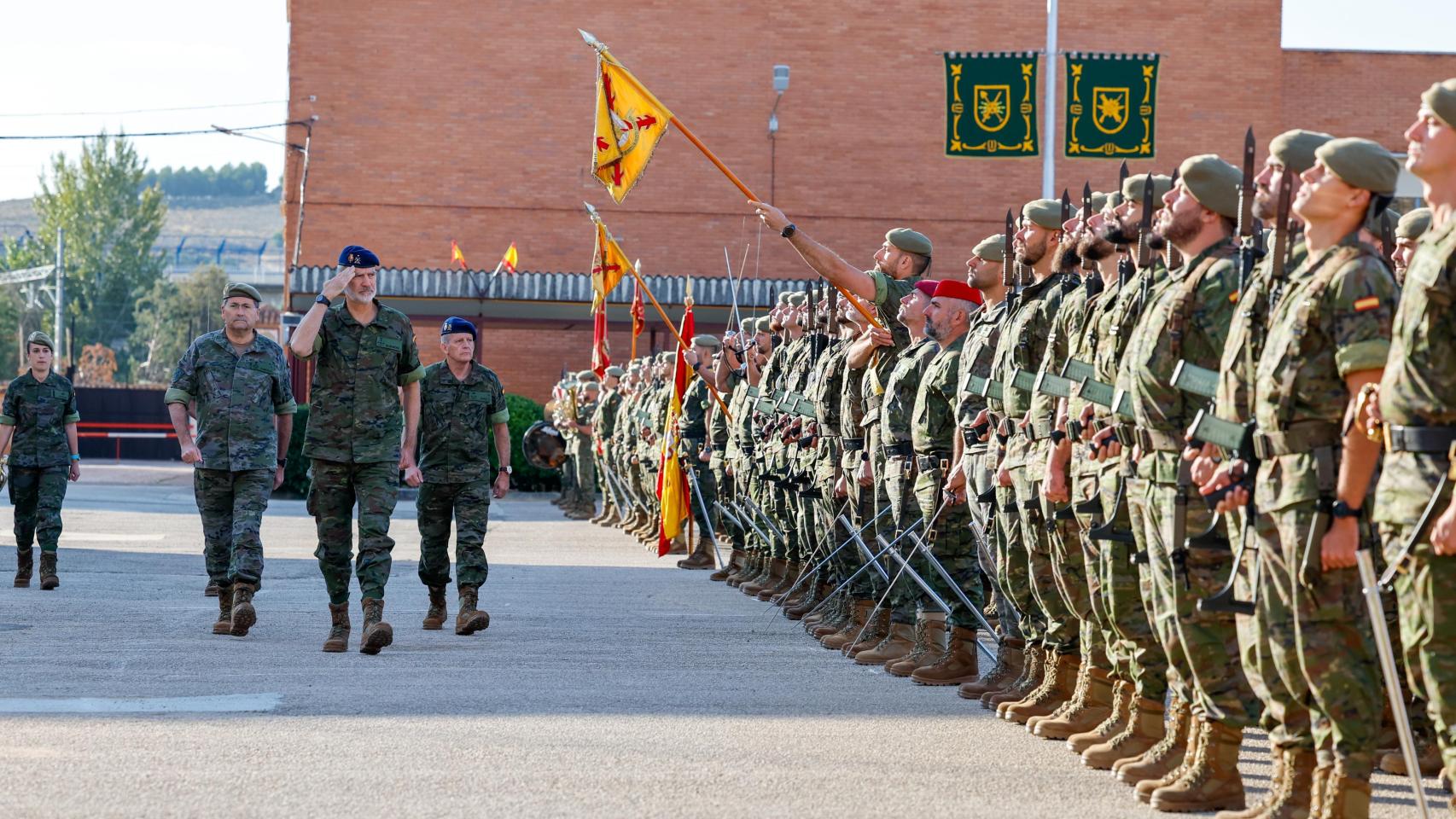 El Rey Felipe VI, en la Academia de Logística (ACLOG) del Ejército de Tierra, en Calatayud