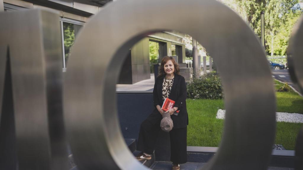 The journalist, at the entrance to EL ESPAÑOL