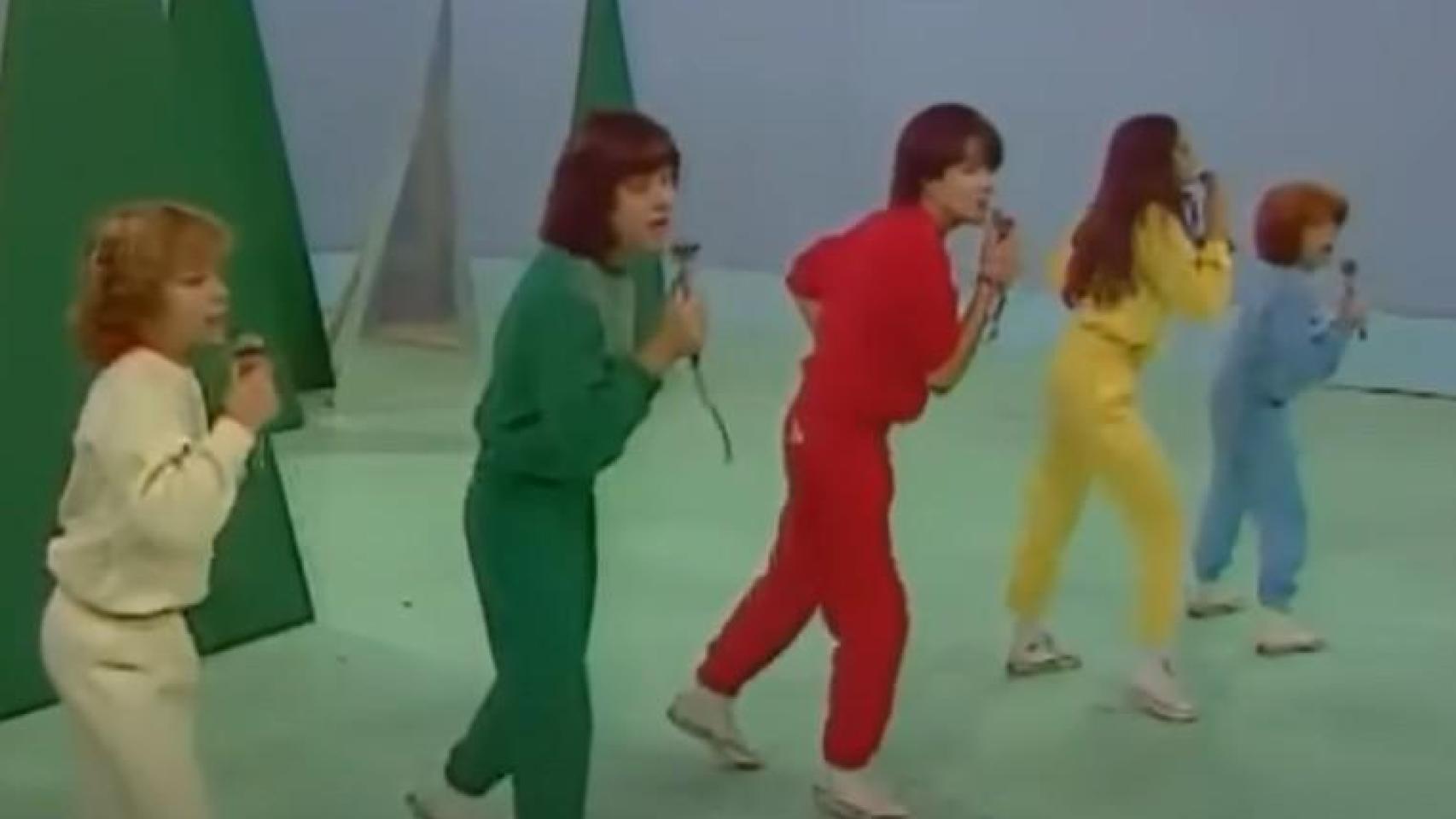 El grupo Parchís cantando el tema cumpleaños feliz.