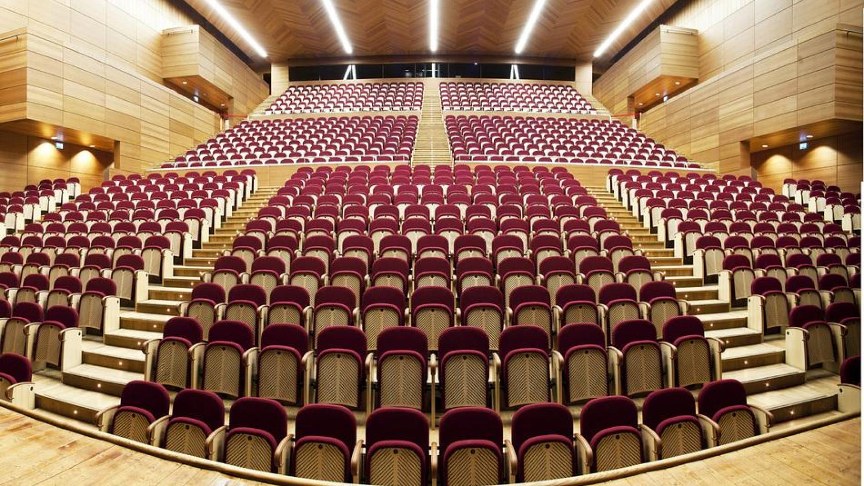 El Palacio de Congresos tiene casi un millar de butacas.