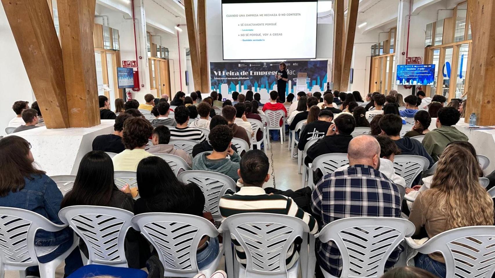 Éxito de la VI Feira de Emprego de ERLAC en A Coruña.