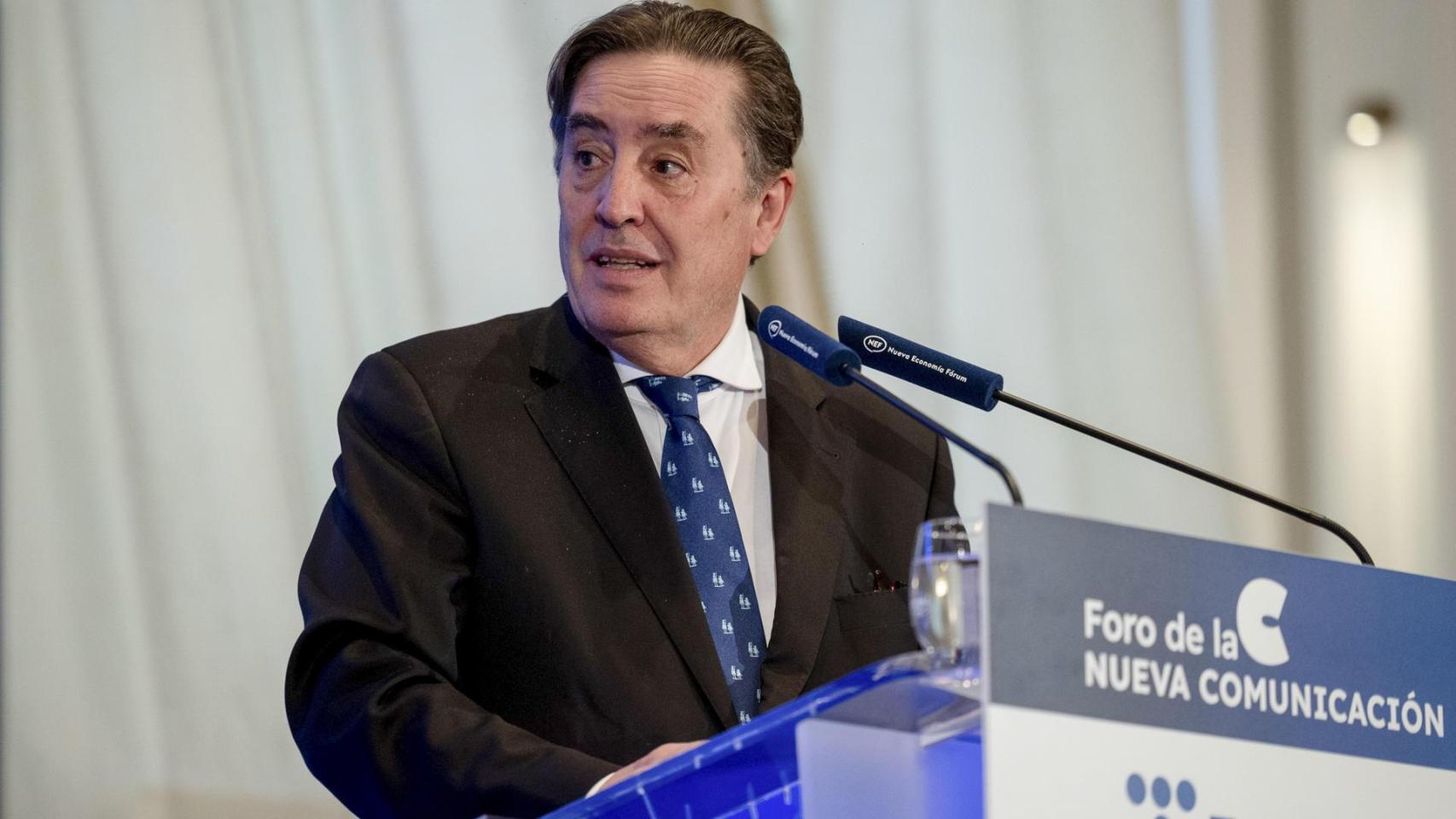 El director del Instituto Cervantes, Luis García Montero, interviene en un desayuno informativo del Foro de la Nueva Comunicación para abordar los próximos retos de la institución, este jueves en Madrid. EFE/ Daniel Gonzalez