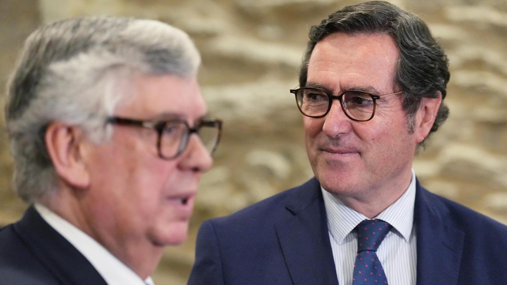 Juan Manuel Vieites y Antonio Garamendi, en una imagen de archivo tomada en Galicia.