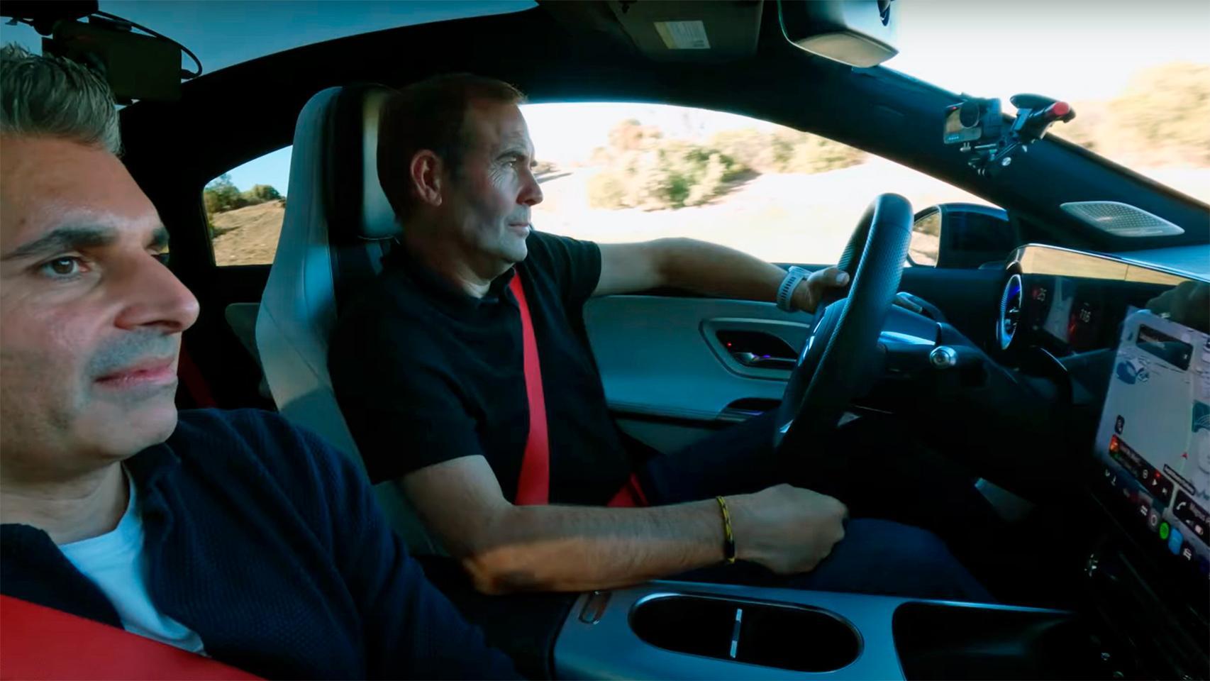 Magnus Östberg, director de software de Mercedes, y Steve Basra, jefe de Automotive en Google