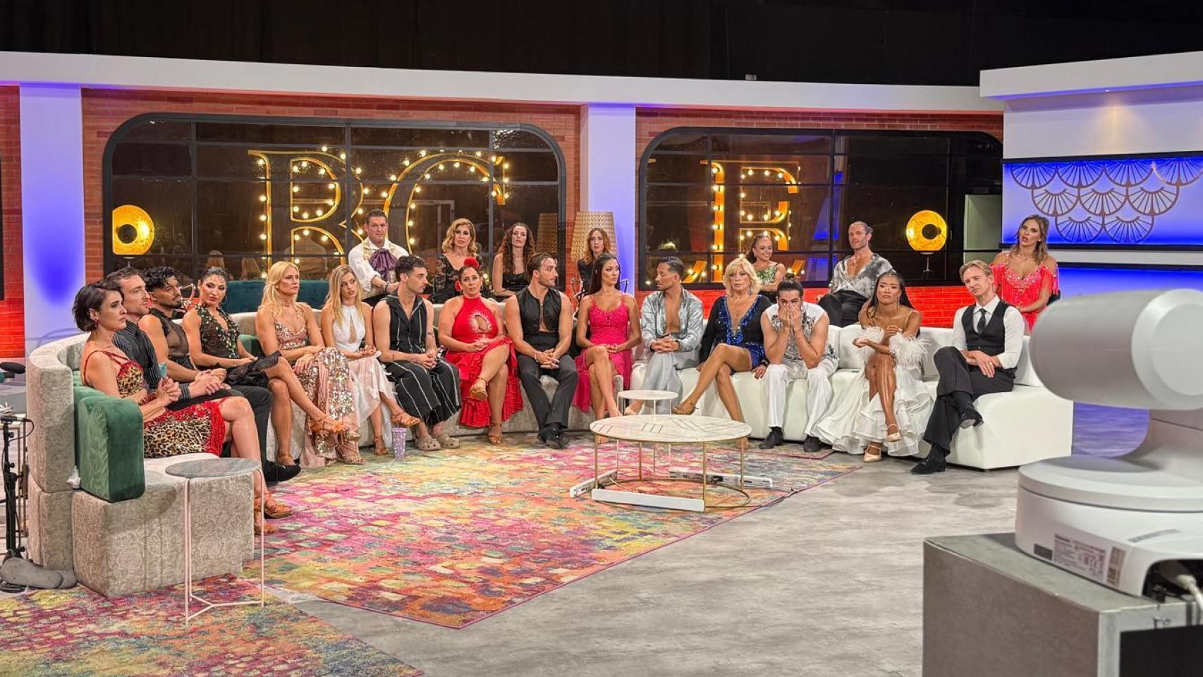 Los concursantes de 'Bailando con las estrellas', esperando a actuar.