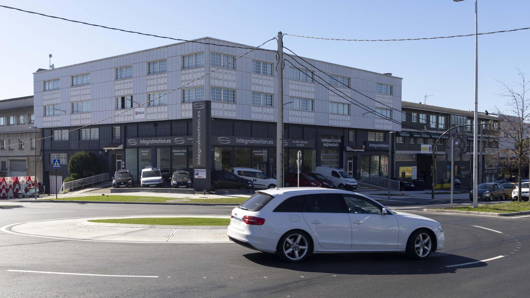 Nueva rotonda entre la avenida de Finisterre y la calle Gutemberg en A Coruña.