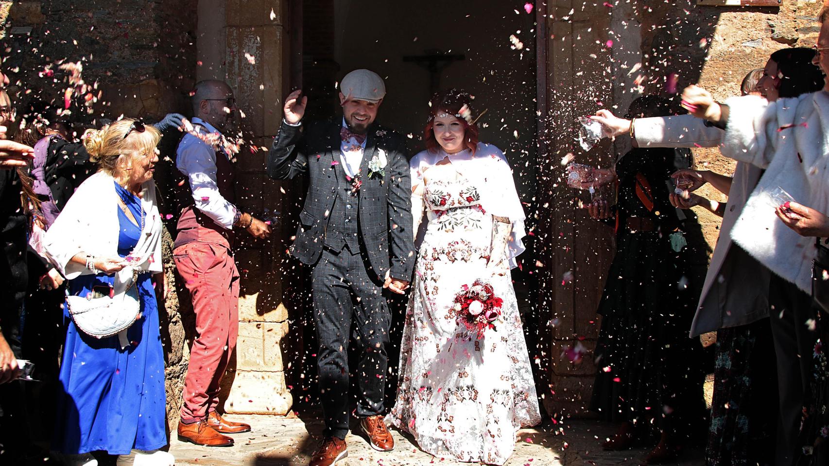Andrés y Antonia celebran sus esponsales en una localidad que no conmemoraba una boda desde el siglo pasado