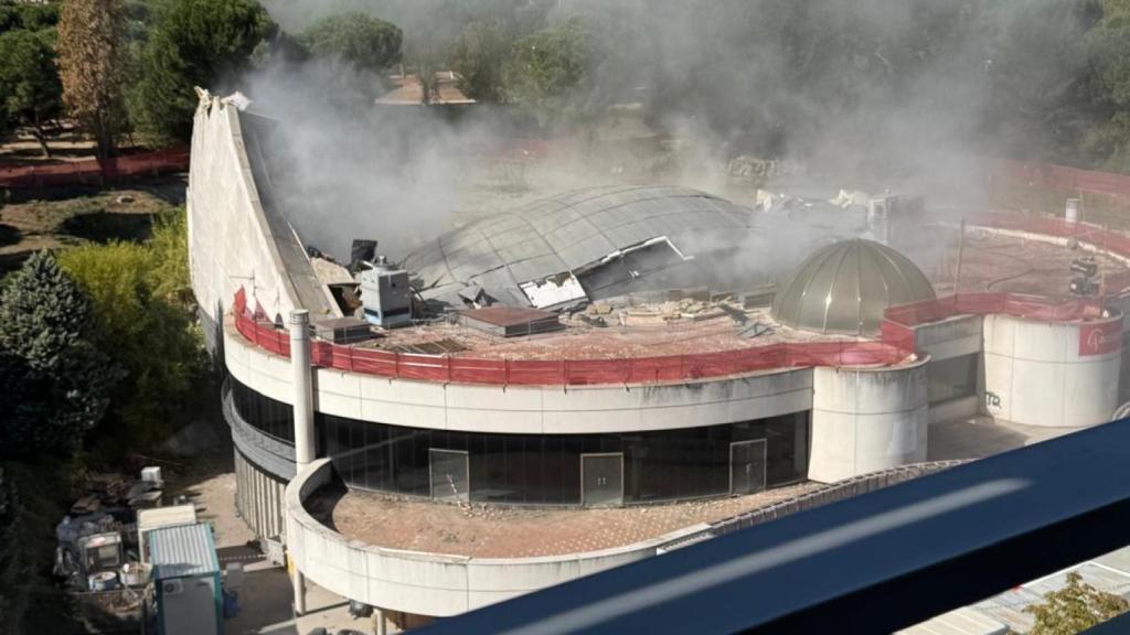 Derriban de fórmula controlada la mítica cúpula del Cine IMAX de Méndez Álvaro en Madrid