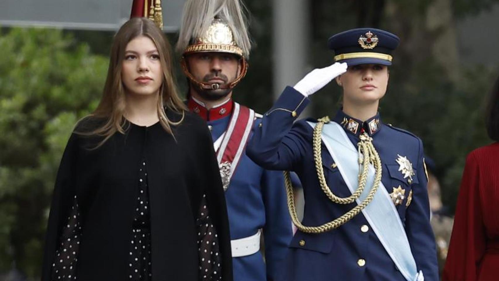 Las hermanas antes del desfile de las Fuerzas Armadas con motivo de la Fiesta Nacional el 12 de octubre de 2025 en Madrid.