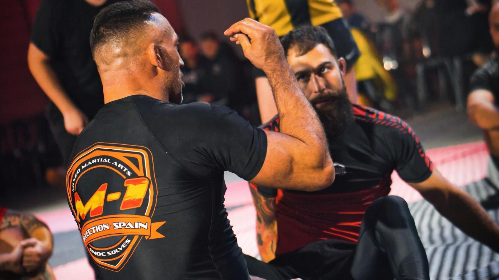 Los peleadores Enoc Solves y David Mora, en la pasada edición del Dojo Arena