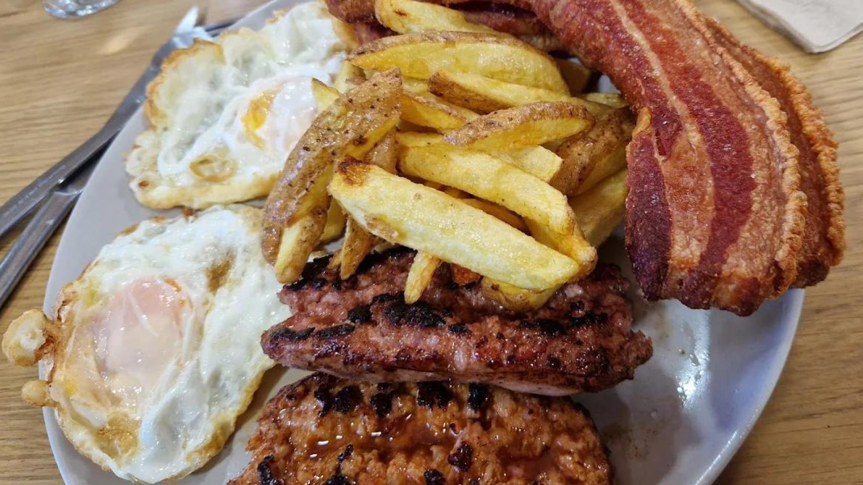 El almuerzo del bar-restaurante de Arroyo Cerezo.