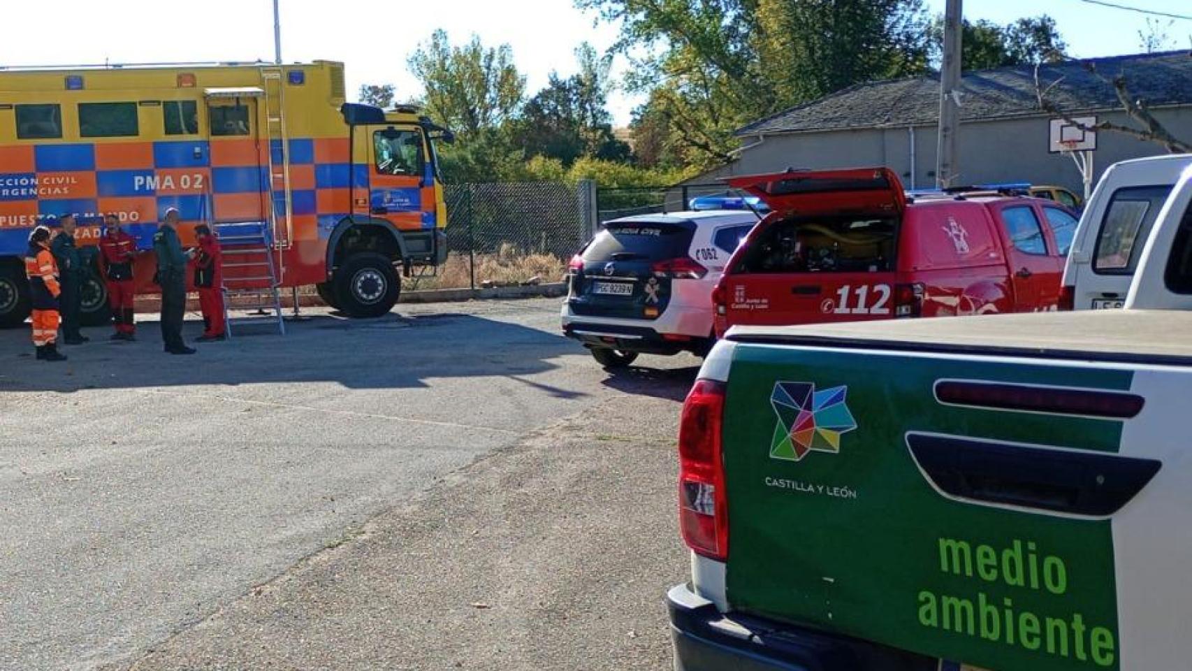 Imagen de algunos de los medios desplegados con motivo de la desaparición del anciano de 96 años en Escuredo