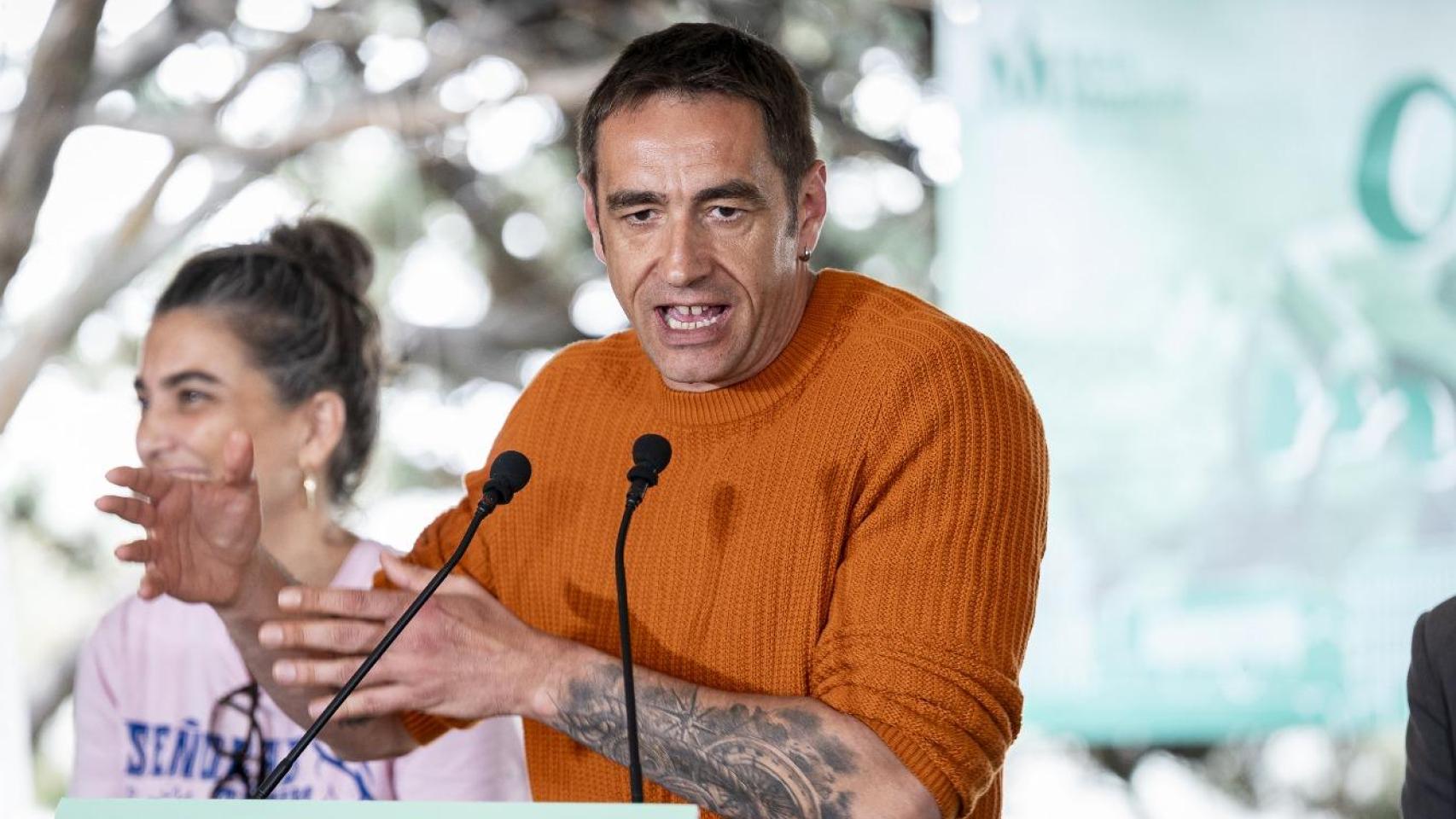 Emilio Delgado, durante un acto de Más Madrid en Móstoles.