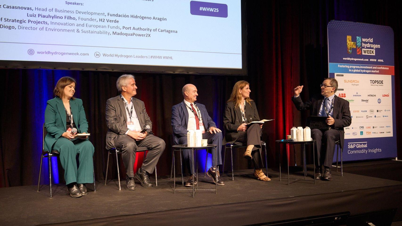 Fermín Rol, jefe del Área de Proyectos Estratégicos, Innovación y Fondos Europeos (APC), durante su intervención en la World Hydrogen Week 2025,
