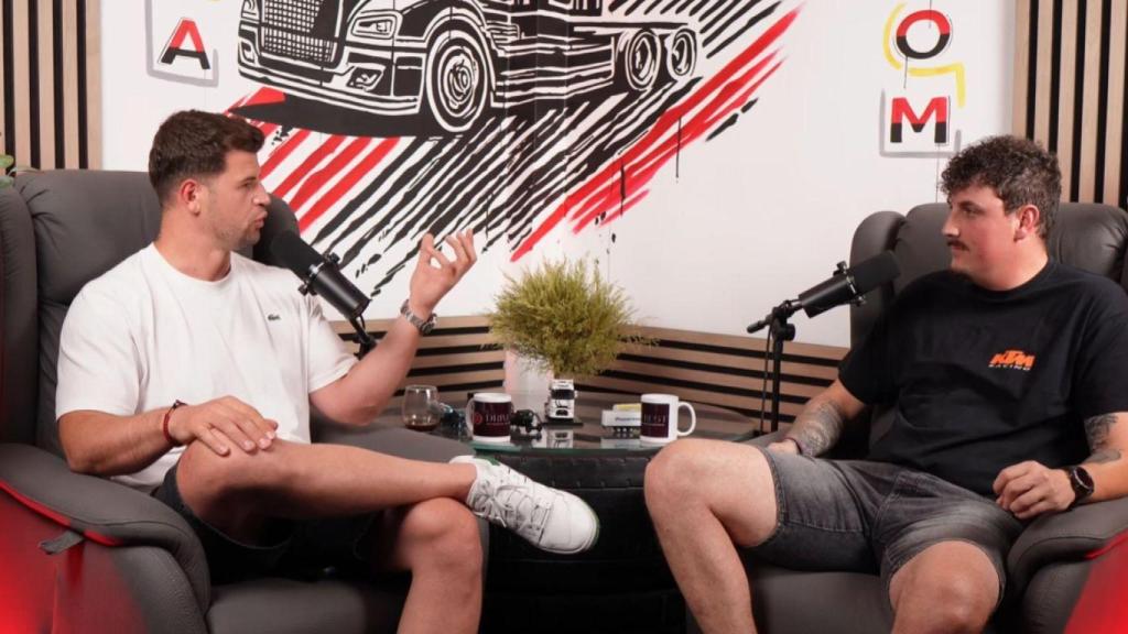 Mario, entrevistador (derecha) y Antonio Reyes, joven camionero de 27 años (izquierda)