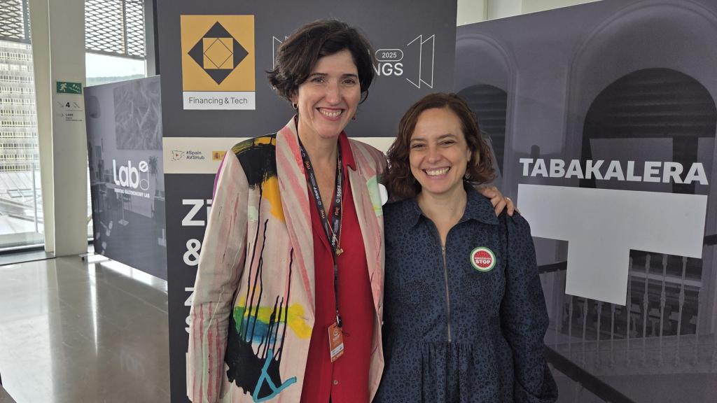 Adriana Moscoso, directora general de GESAC, la asociación que agrupa a los creadores europeos, y Anna Giralt, cineasta e investigadora. Cofundadora de Artefacto, centro de creación e investigación sobre cine, política y tecnología, en Zinemaldia Startup Challenge 2025.