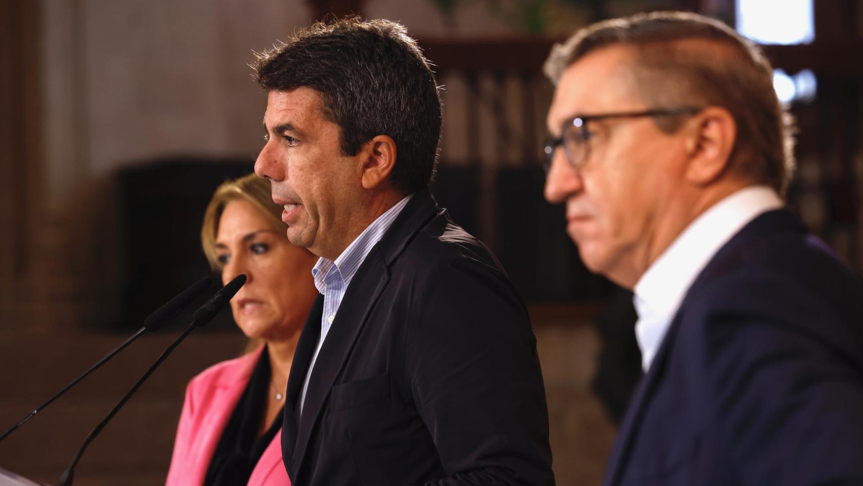 El presidente Carlos Mazón anuncia nuevas ayudas, junto a la vicepresidenta Susana Camarero y el conseller José Antonio Rovira. Europa Press / Rober Solsona