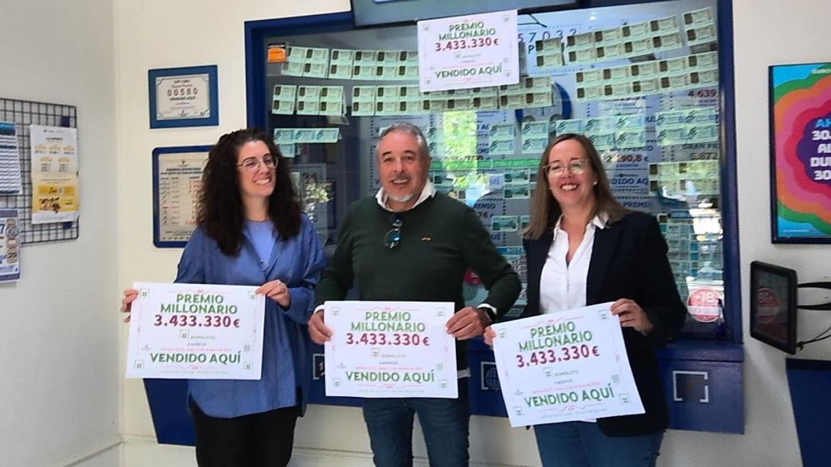 José Luis en su administración de lotería de Alcázar de San Juan.