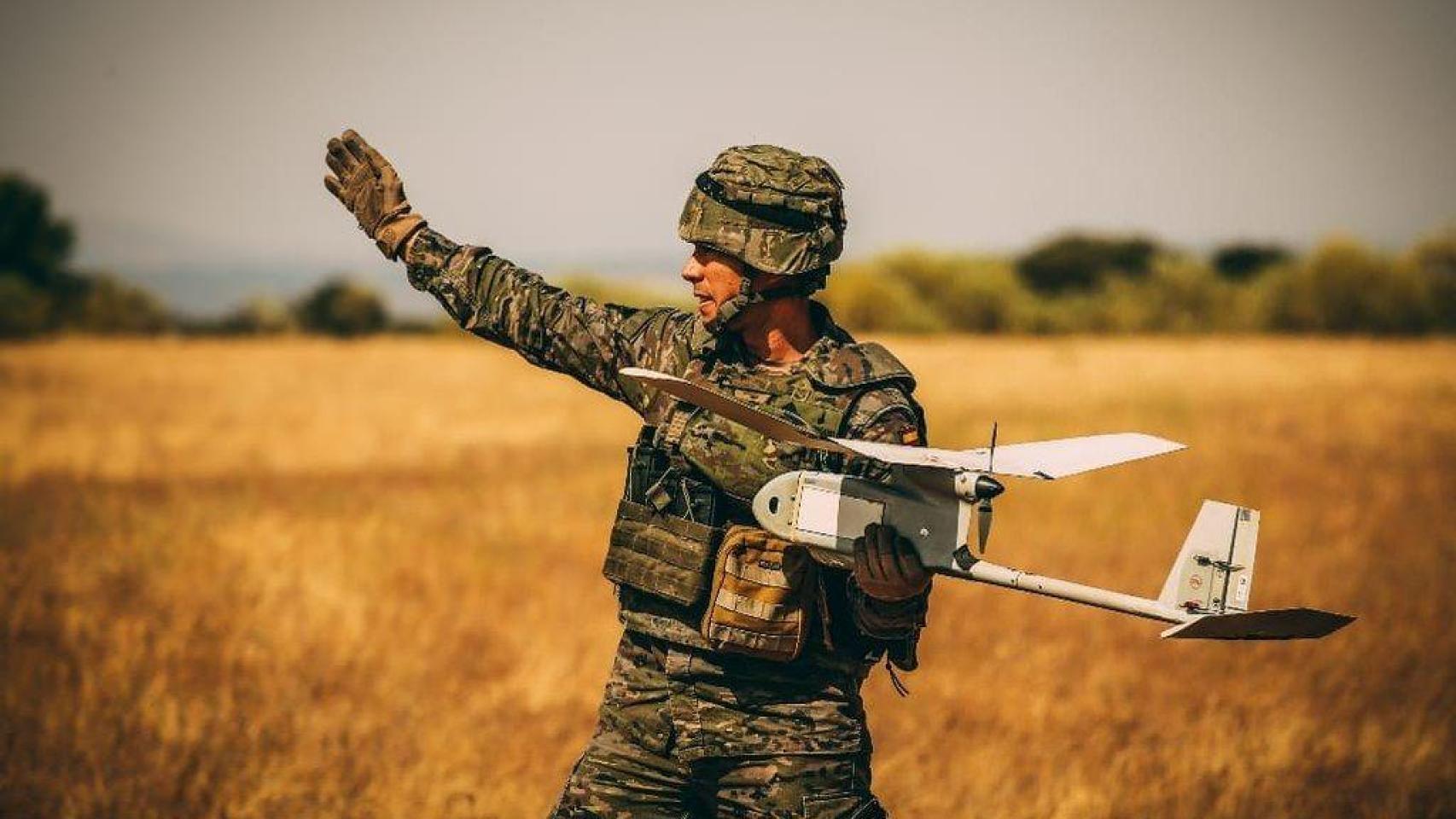 Pruebas con el 'Raven' de la Brigada 'Almogávares'