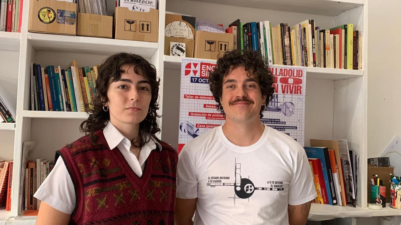 Elisa Millán y Guillermo González en la sede del Sindicato de Vivienda de Valladolid.