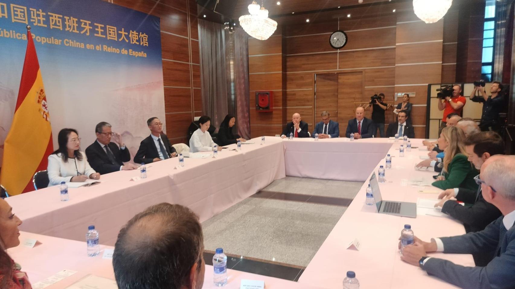Reunión entre el embajador de China, miembros del Gobierno de Aragón y representantes del sector porcino