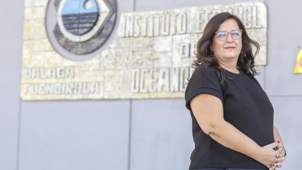 La investigadora en la sede del Instituto Español de Oceanografía en Málaga.