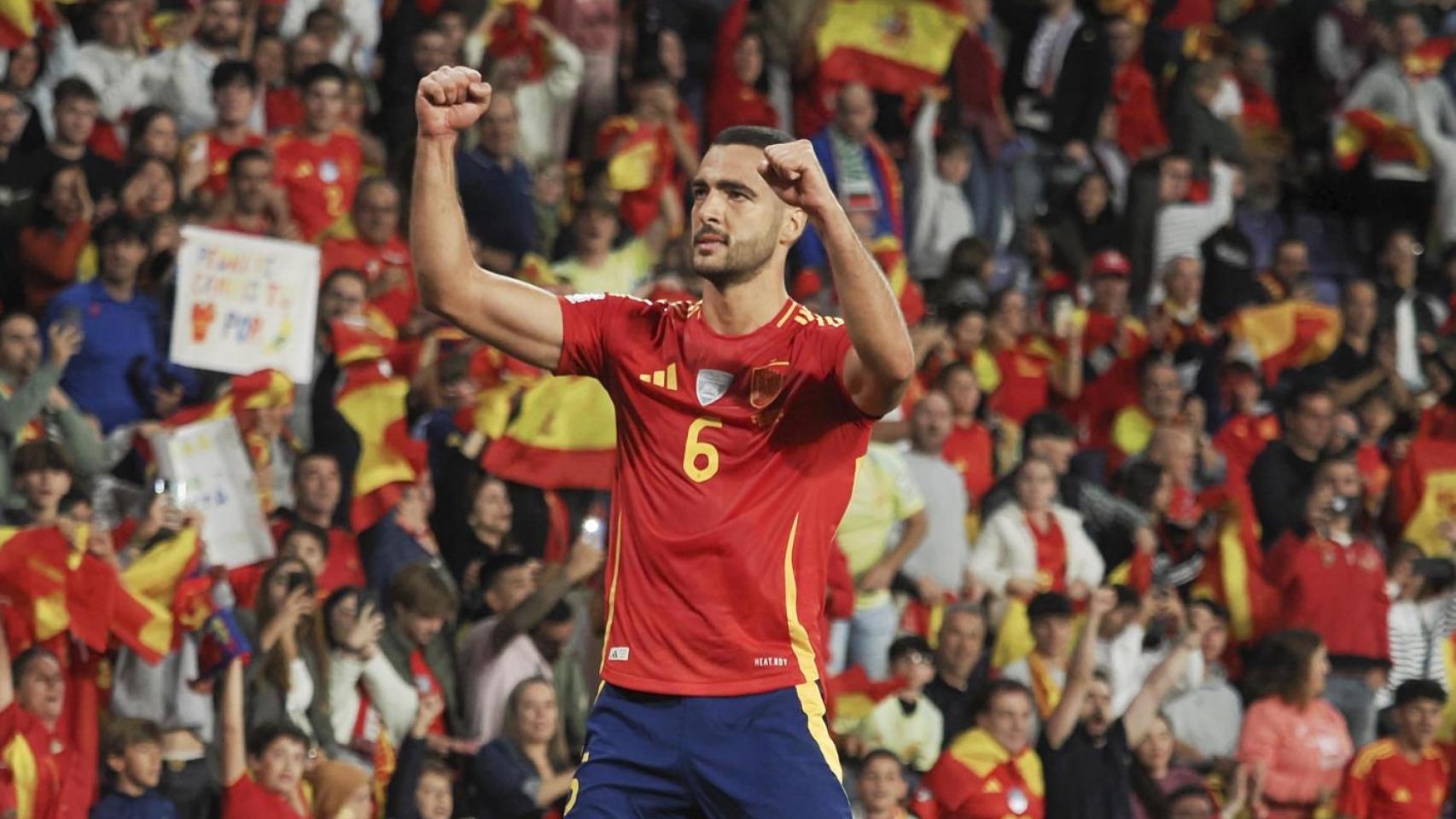 Mikel Merino celebra uno de sus goles contra Bulgaria.