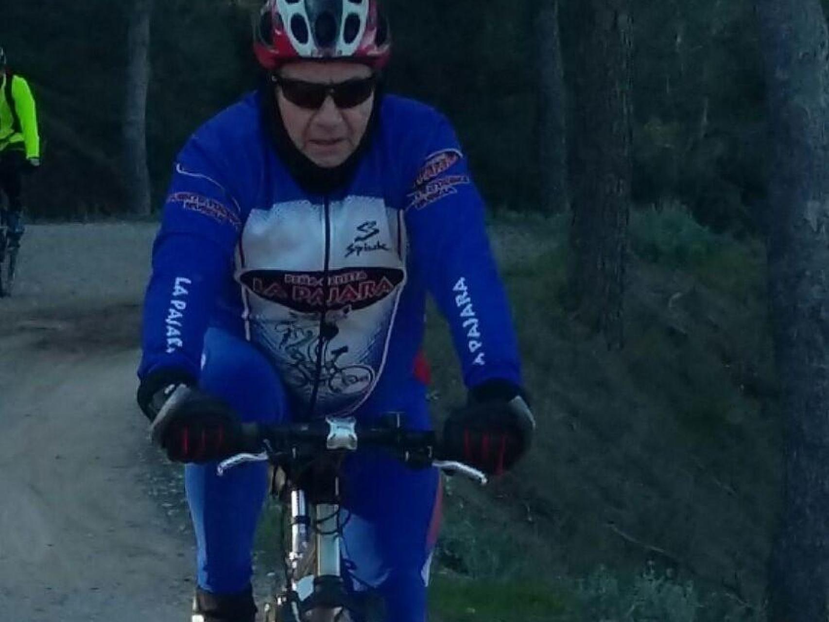 Antonio, cabo de bomberos jubilado en el parque del Infante en Murcia, siempre fue un gran aficionado al ciclismo.