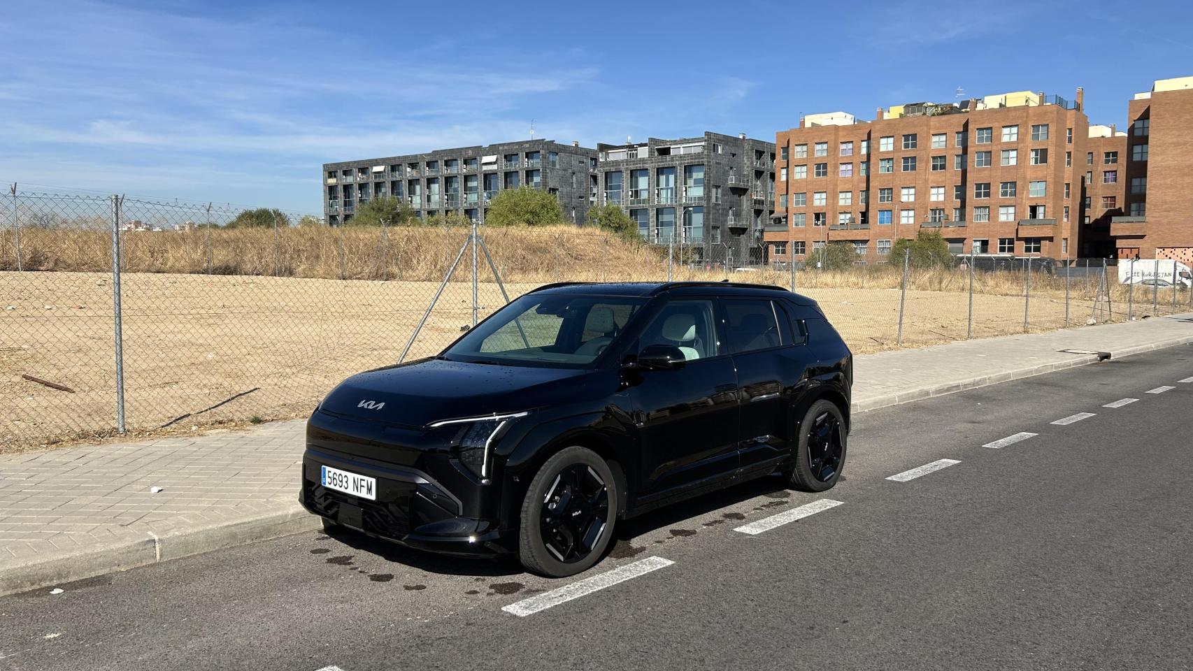 Vista tres cuartos delantera del Kia EV3 GT-Line