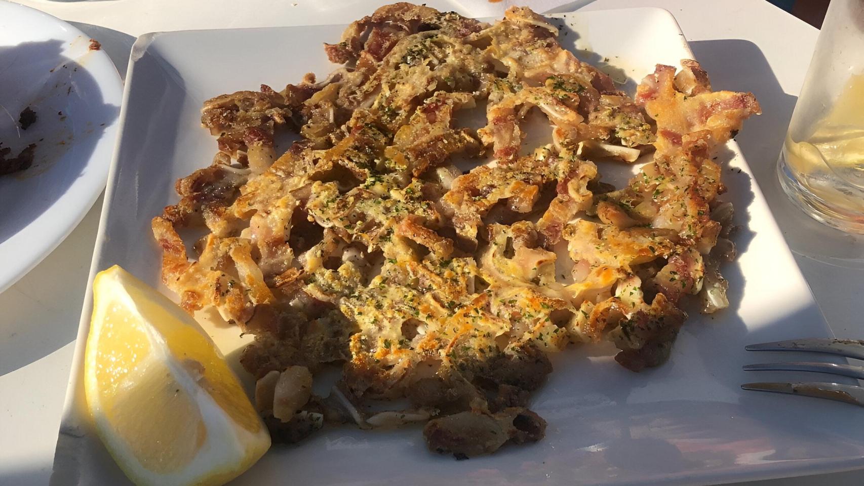 Un plato de oreja a la plancha del restaurante.