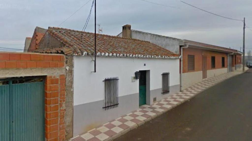 Domicilio de la calle El Pilar en el que ha sido hallado el cadáver. Foto: Google