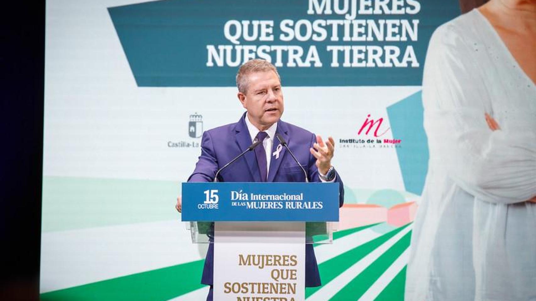 Emiliano García-Page durante el acto institucional por el Día de la Mujer Rural.