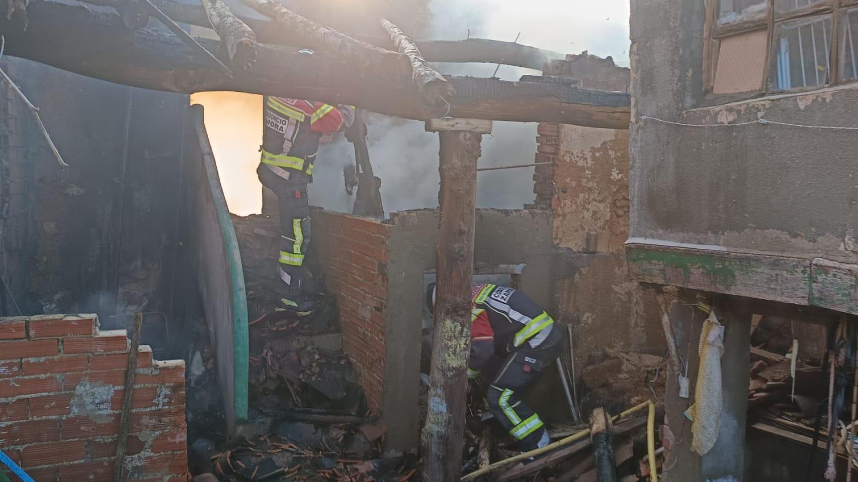 Incendio de una vivienda en Corrales del Vino