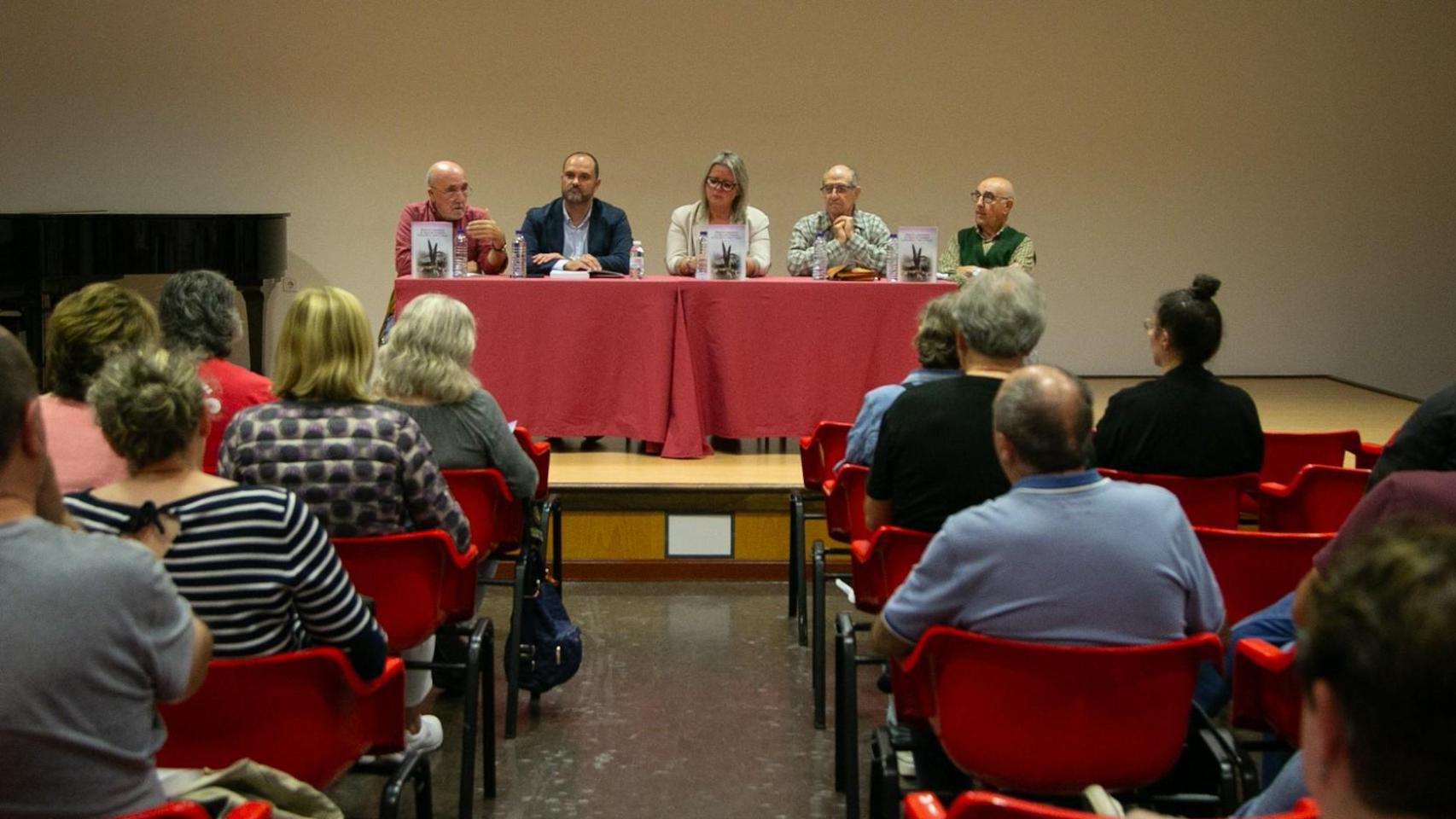 La Diputación de A Coruña presenta un libro en homenaje a las víctimas del franquismo en Ferrolterra