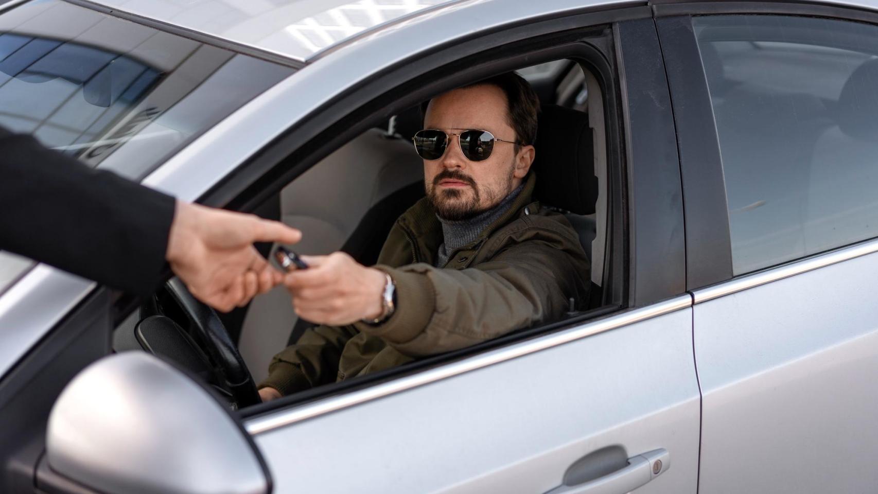 La DGT advierte del uso incorrecto de las luces del coche y sus graves consecuencias para los conductores.