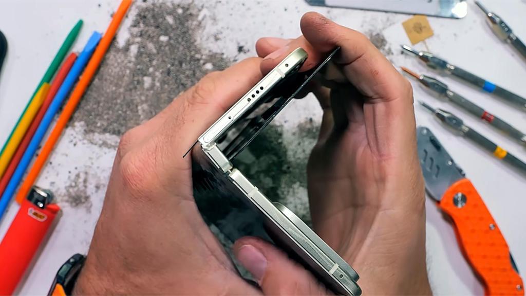 Un momento antes justo de la explosión de la batería del Pixel 10 Pro Fold