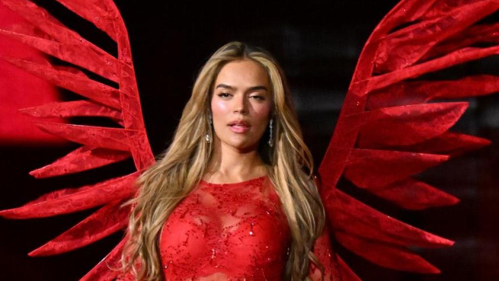 Karol G debuta como ángel de Victoria's Secret en Nueva York.