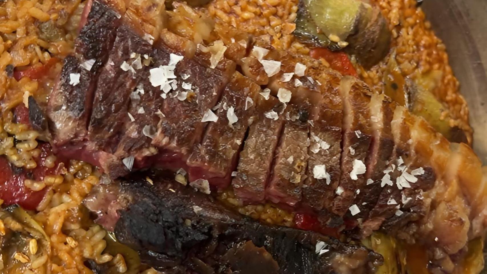 La paella de chuletón.