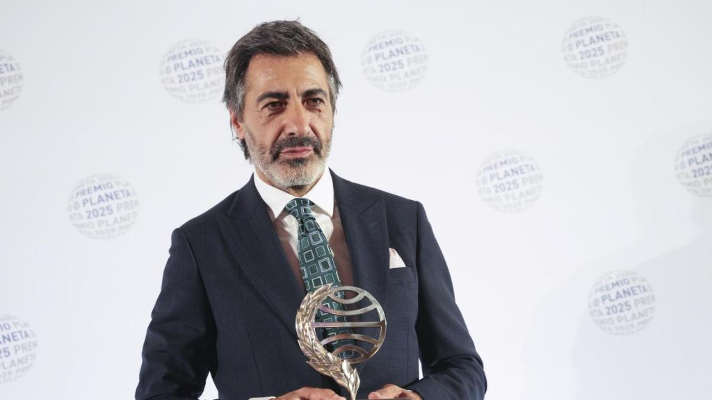 Juan del Val tras recibir el Premio Planeta 2025.