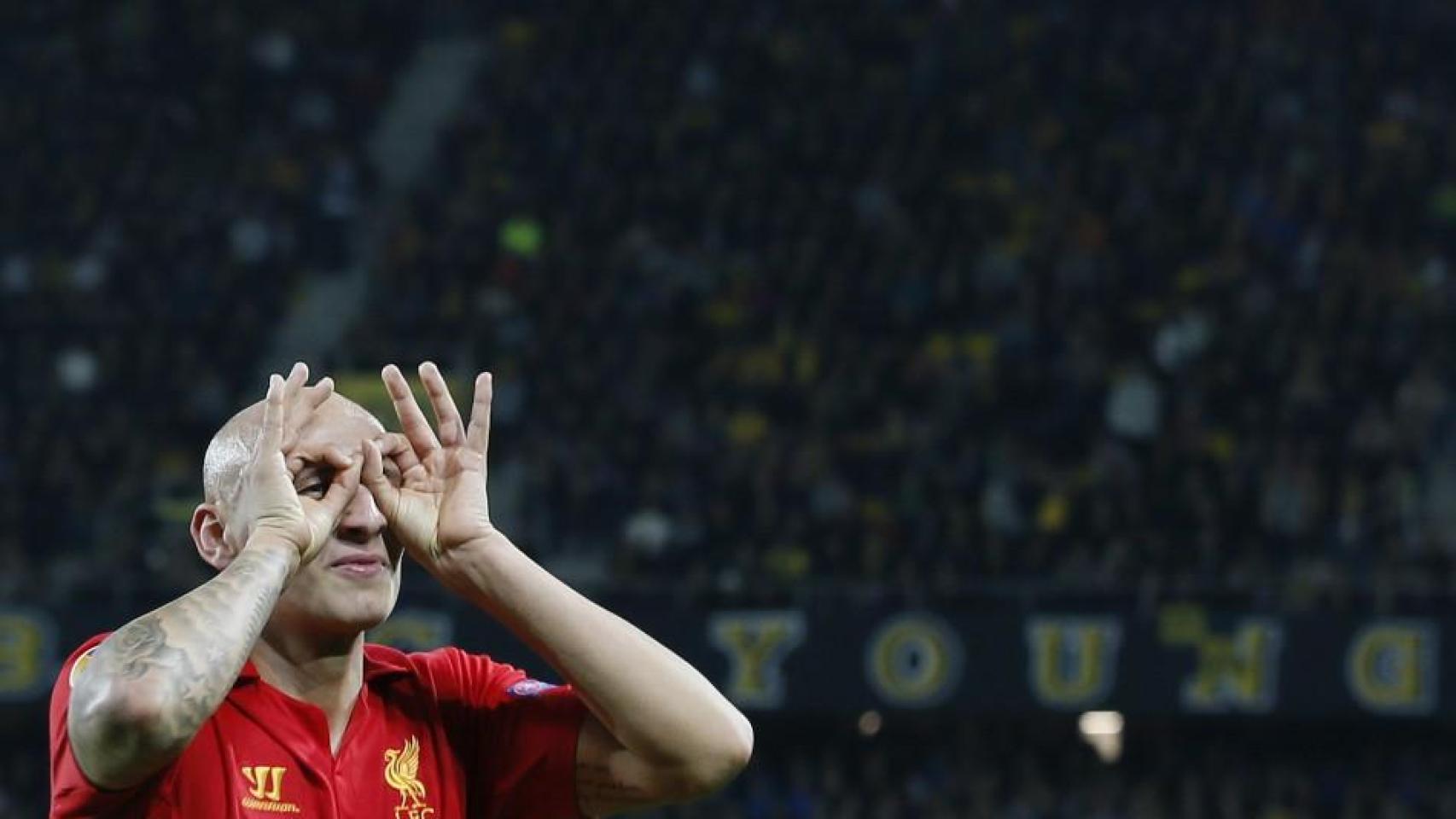 Jonjo Shelvey celebra un gol con el Liverpool.