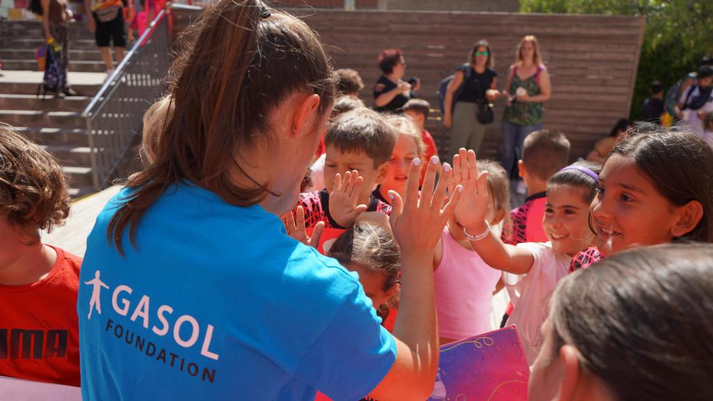 La Fundación Gasol ha sido galardonada con el Premio MadBlue al Impacto Social a través del Deporte.