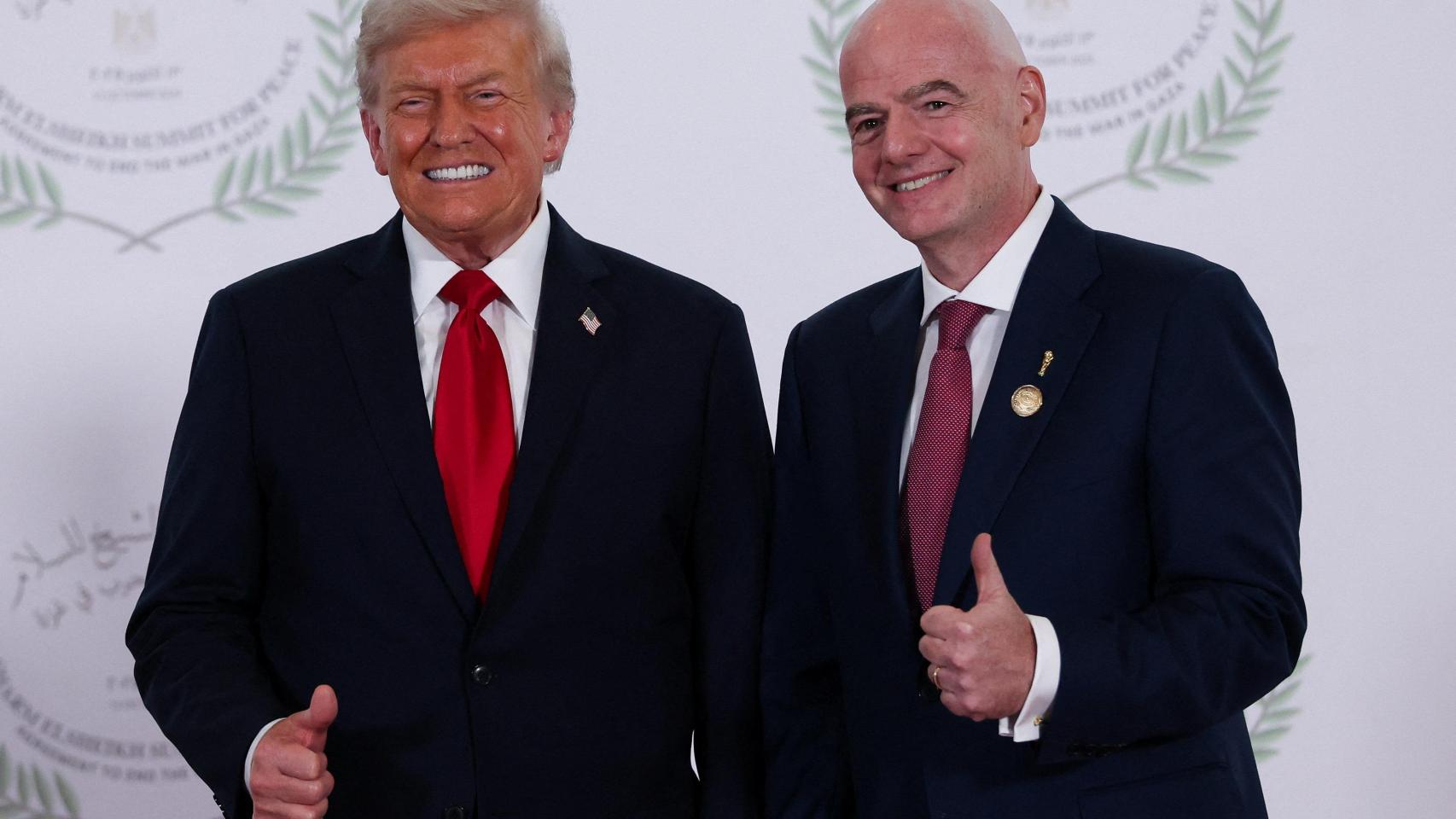 Donald Trump y Gianni Infantino, juntos en la firma del acuerdo de la paz en Gaza